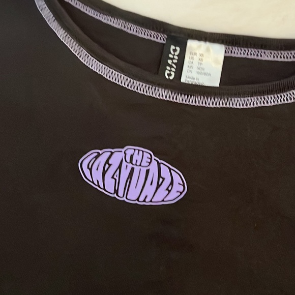 H&M Divided Women’s Cropped Tee - Picture 2 of 4